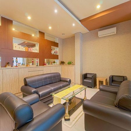 Putra Mulia Hotel Medan Buitenkant foto