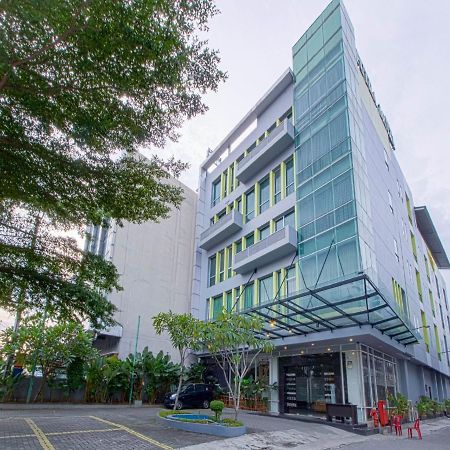 Putra Mulia Hotel Medan Buitenkant foto
