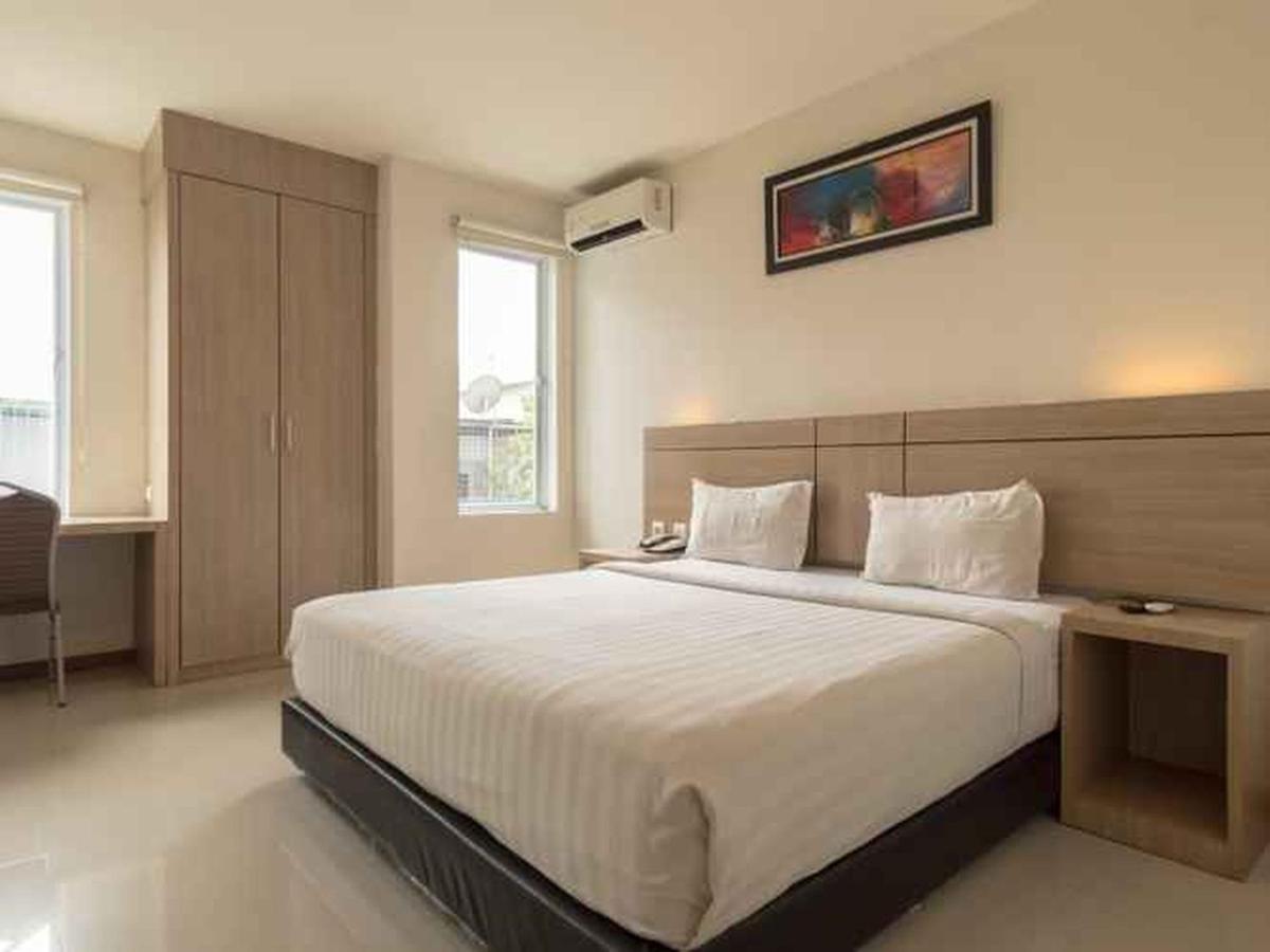 Putra Mulia Hotel Medan Buitenkant foto