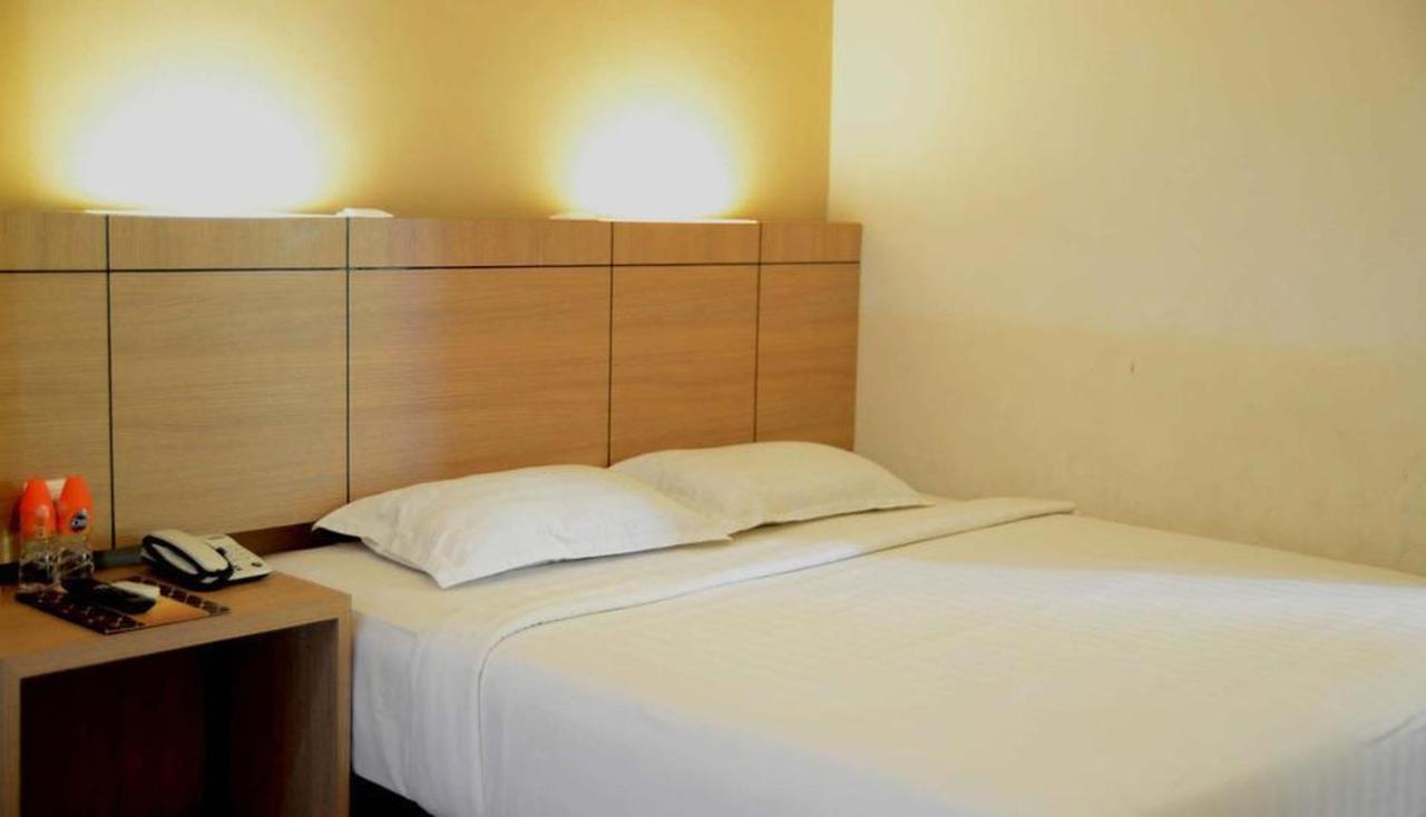 Putra Mulia Hotel Medan Buitenkant foto