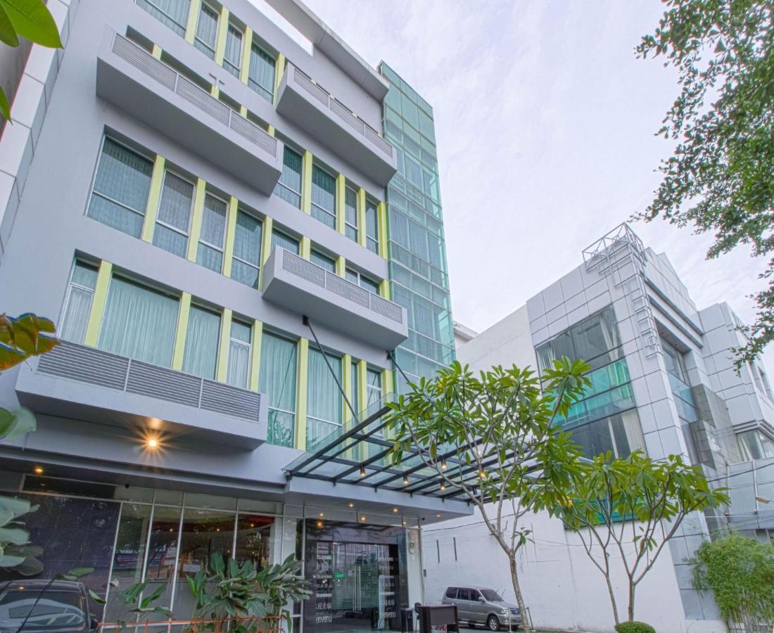 Putra Mulia Hotel Medan Buitenkant foto