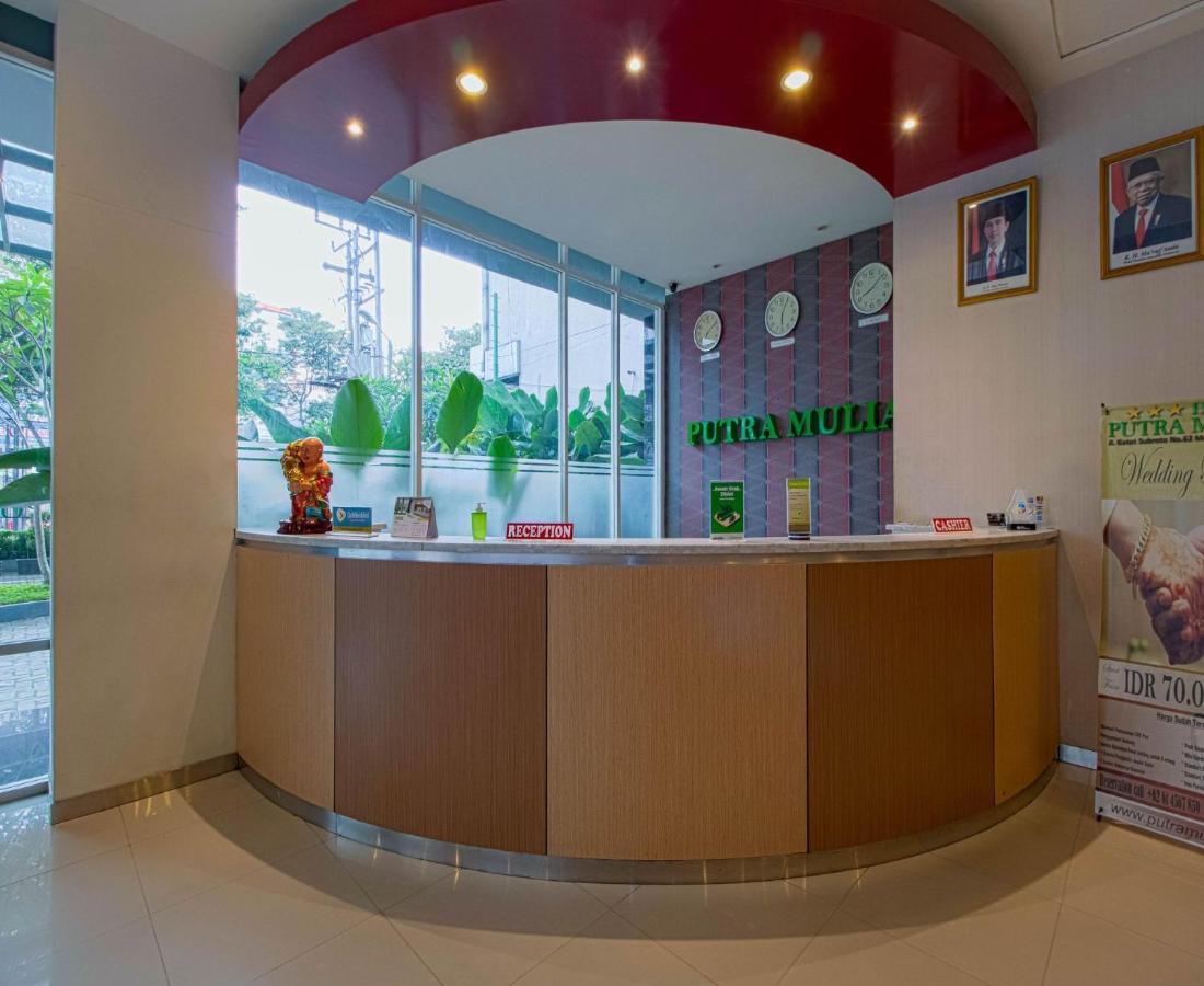 Putra Mulia Hotel Medan Buitenkant foto