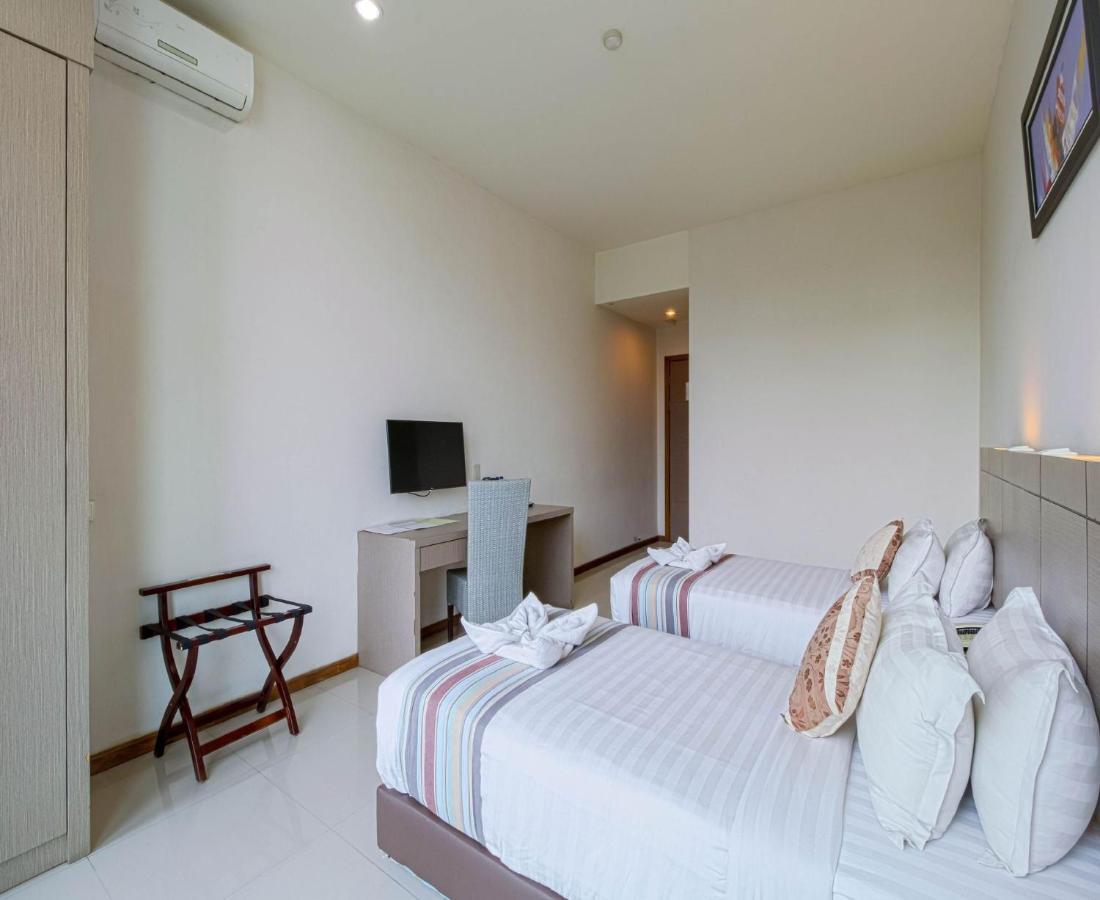 Putra Mulia Hotel Medan Buitenkant foto