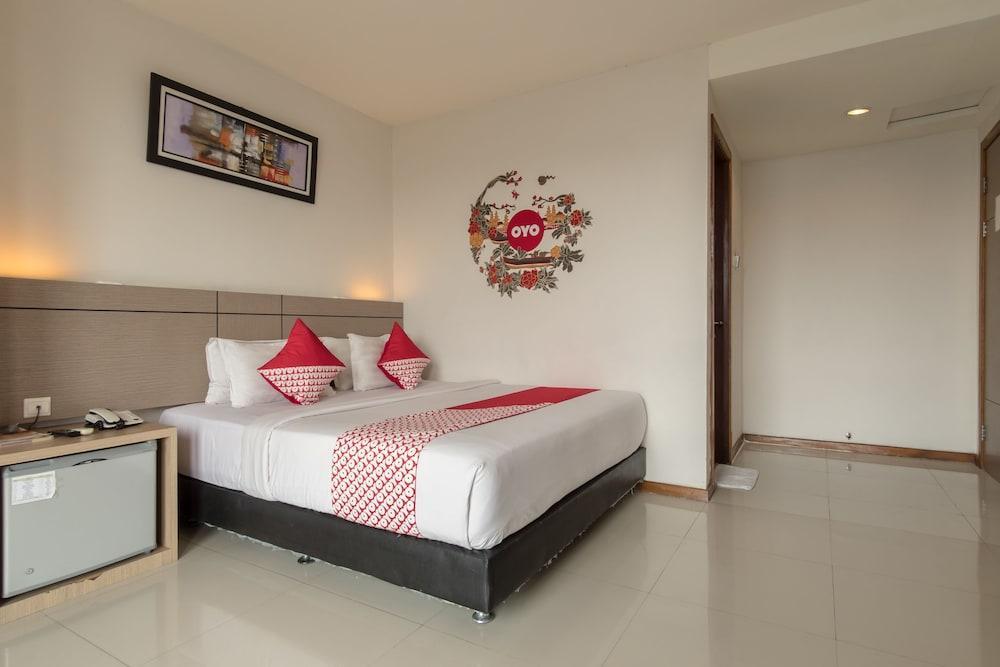 Putra Mulia Hotel Medan Buitenkant foto