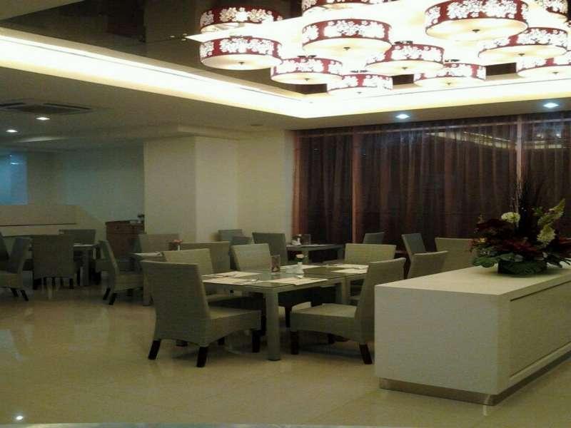 Putra Mulia Hotel Medan Buitenkant foto