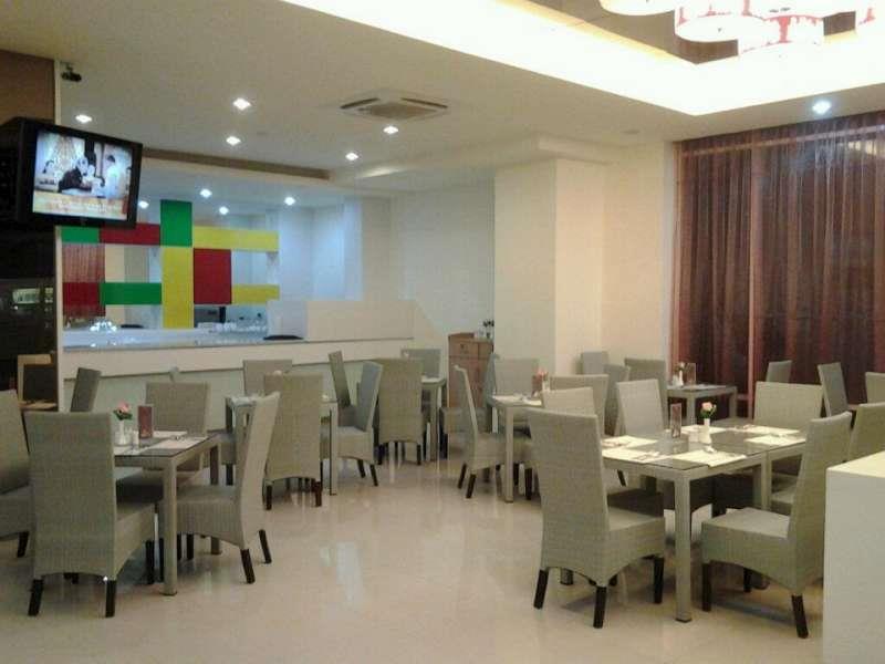 Putra Mulia Hotel Medan Buitenkant foto